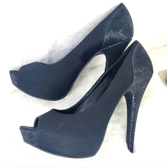 AUTHENTIC STEVE MADDEN HEELS SEXY COMFORTABLE RARE DESIGNER NWT - Picture 1 of 15